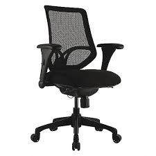 SILLA EJECUTIVA CON RESPALDO EN MALLA YASIENTO EN TELA COLOR NEGRO CON BASE CROMADA Y CODERAS AJUSTABLES
